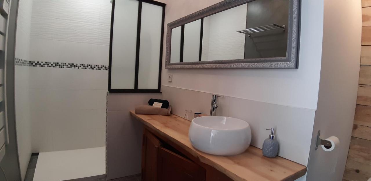 A L'Ombre De La Treille -Proche Saint-Emilion Bed & Breakfast Bagian luar foto