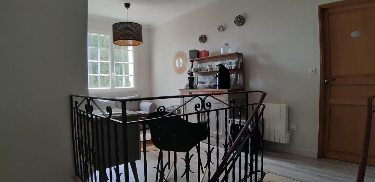 A L'Ombre De La Treille -Proche Saint-Emilion Bed & Breakfast Bagian luar foto