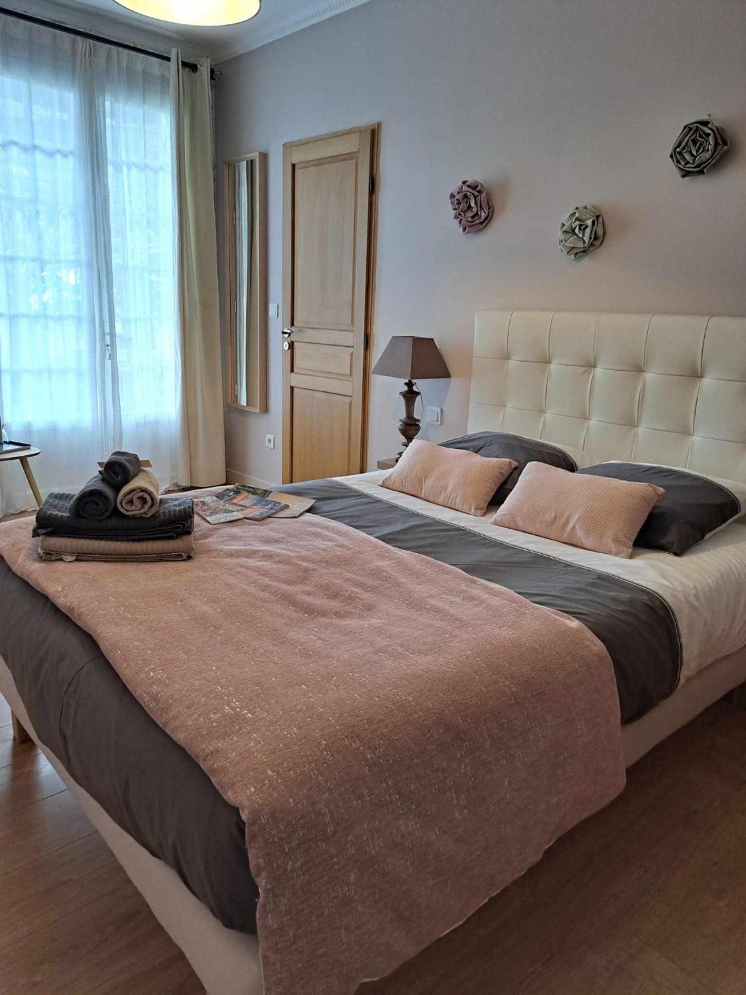 A L'Ombre De La Treille -Proche Saint-Emilion Bed & Breakfast Bagian luar foto