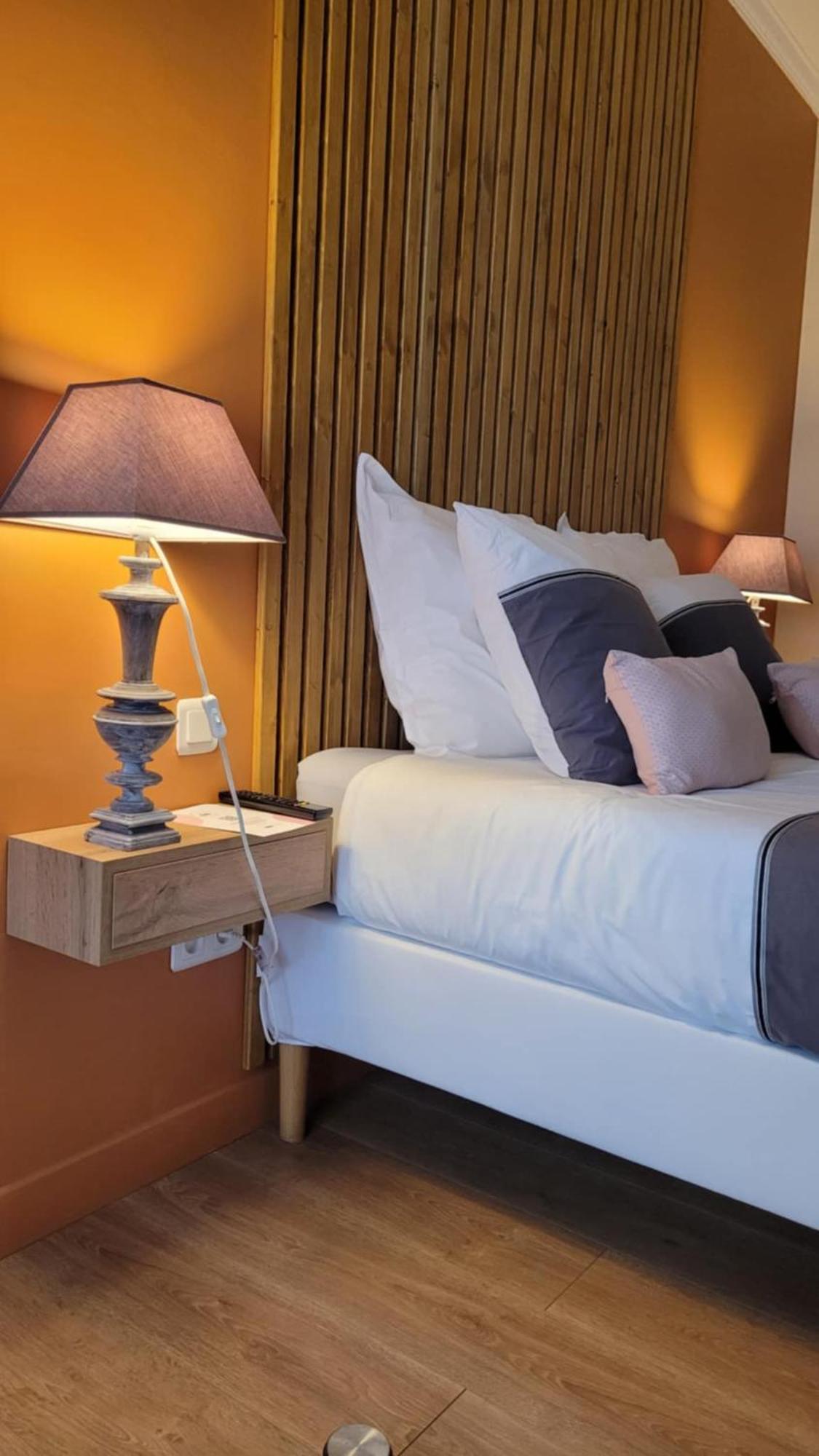 A L'Ombre De La Treille -Proche Saint-Emilion Bed & Breakfast Bagian luar foto