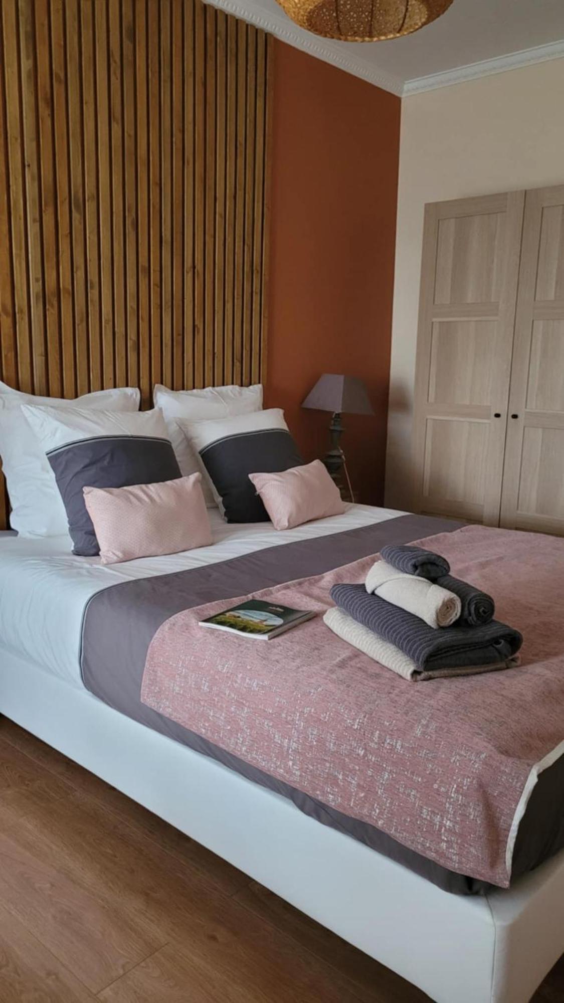 A L'Ombre De La Treille -Proche Saint-Emilion Bed & Breakfast Bagian luar foto